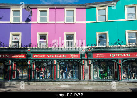 Maisons colorées à Kenmare, dans le comté de Cork, République d'Irlande, Europe Banque D'Images