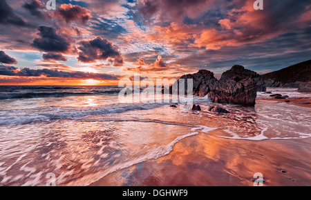 Vue sur la plage de Whitsand Bay à. Banque D'Images