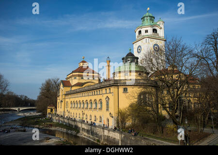 Muellersches Volksbad sur la rivière Isar, Munich, Bavière Banque D'Images