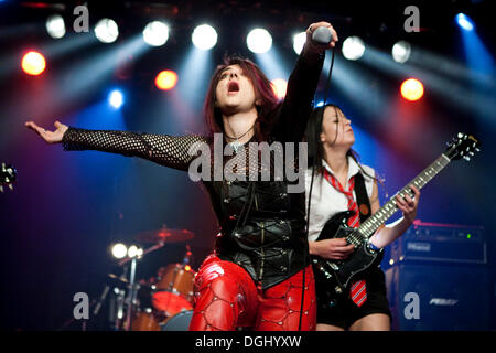 Les femmes allemandes cover band AC/DC Hells Belles vivent à l'Schueuer concert hall, Lucerne, Suisse Banque D'Images