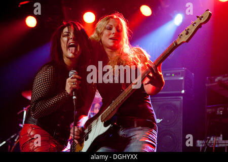 Les femmes allemandes cover band AC/DC Hells Belles vivent à l'Schueuer concert hall, Lucerne, Suisse Banque D'Images