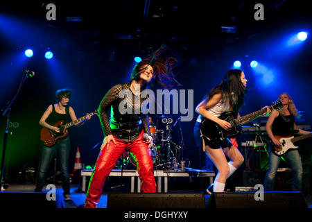 Les femmes allemandes cover band AC/DC Hells Belles vivent à l'Schueuer concert hall, Lucerne, Suisse Banque D'Images