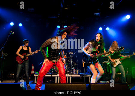 Les femmes allemandes cover band AC/DC Hells Belles vivent à l'Schueuer concert hall, Lucerne, Suisse Banque D'Images