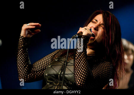 Les femmes allemandes cover band AC/DC Hells Belles vivent à l'Schueuer concert hall, Lucerne, Suisse Banque D'Images