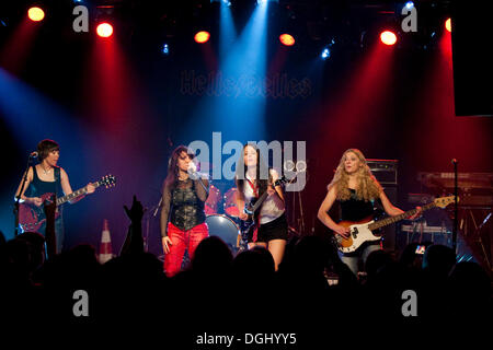 Les femmes allemandes cover band AC/DC Hells Belles vivent à l'Schueuer concert hall, Lucerne, Suisse Banque D'Images