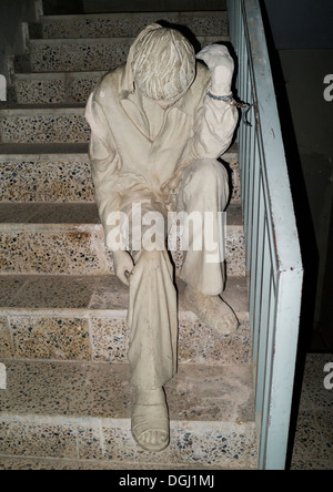 Statue en l'Amna Sur Musée dans le bâtiment de sécurité rouge, Suleymanyah, Kurdistan, Iraq Banque D'Images