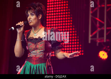 Swiss folk et pop singer Sarah-Jane en live à la 10e Schlager-Night dans la nouvelle salle des fêtes, Lucerne Allmend Banque D'Images