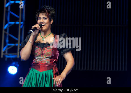 Swiss folk et pop singer Sarah-Jane en live à la 10e Schlager-Night dans la nouvelle salle des fêtes, Lucerne Allmend Banque D'Images