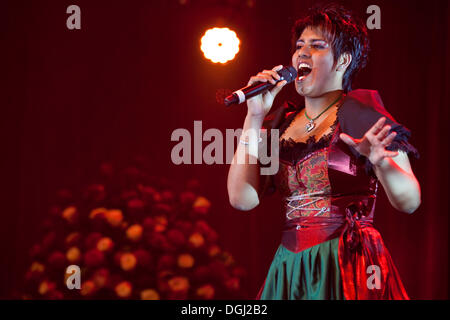 Swiss folk et pop singer Sarah-Jane en live à la 10e Schlager-Night dans la nouvelle salle des fêtes, Lucerne Allmend Banque D'Images