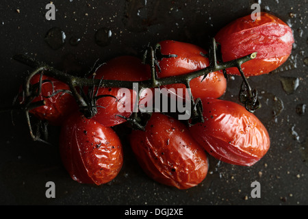 Tomates cerises rôties au four Banque D'Images