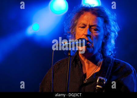 Singer et Wolfgang Niedecken homme avant de le groupe culte allemand BAP vivent dans le lieu Schueuer, Lucerne, Suisse Banque D'Images