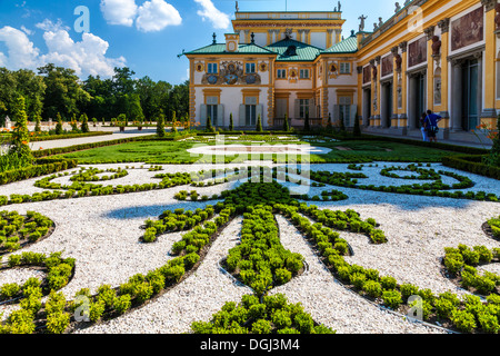 Les jardins à la française du 17ème siècle, Palais Royal de Wilanów à Varsovie. Banque D'Images