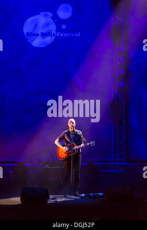 Chanteuse norvégienne Sivert Høyem jouer live dans la salle de concert du KKL au Blue Balls Festival, Lucerne, Suisse Banque D'Images