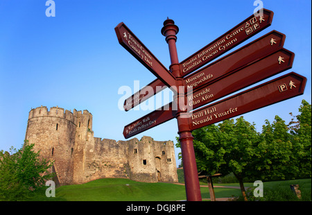 Une vue vers le château de Chepstow. Banque D'Images