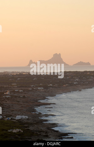 Vue du coucher de Es Vedra et partie de Formentera, de La Mola Banque D'Images