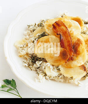 Gratin de pommes de terre et de riz, Croatie. Banque D'Images