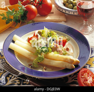 Salade de thon espagnol avec asperges, Espagne. Banque D'Images