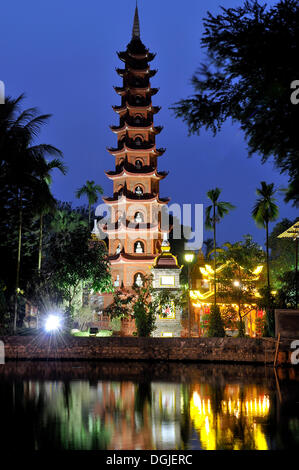 Tr&# 7845;n qu&# 7889;c Pagoda temple ou sur le lac ouest, Hanoi, Vietnam, Asie du sud-est Banque D'Images