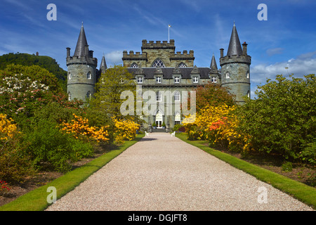 Vue d'Inveraray Castle de le parc du château. Banque D'Images