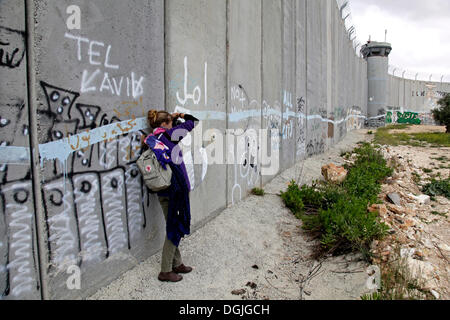 Mur avec graffiti, côté palestinien, entre Bethléem, Cisjordanie et Jérusalem, Israël, Moyen Orient Banque D'Images