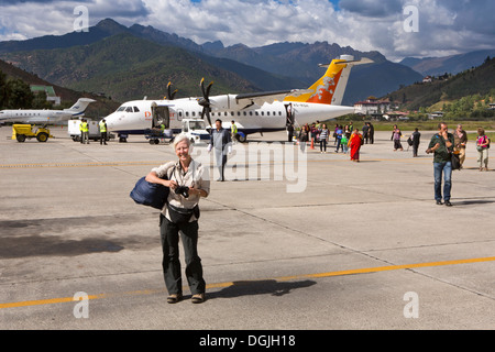 Le Bhoutan, l'Aéroport International de Paro, qui pose pour photo avec Druk Air ATR 42-500 Banque D'Images