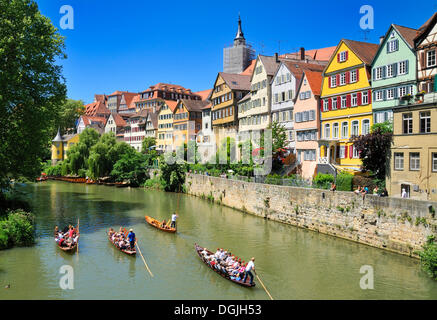 Plates sur le Neckar à Tübingen, vieilles maisons de la rive du fleuve à l'arrière, Tübingen, Bade-Wurtemberg, Allemagne Banque D'Images