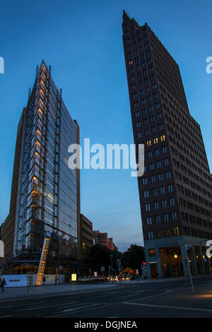 Gratte-ciel dans le crépuscule, Potsdamer Platz, Berlin Banque D'Images