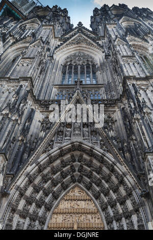 La cathédrale de Cologne, façade ouest, portail principal, Köln Rheinland, Cologne, Rhénanie du Nord-Westphalie, Allemagne, Banque D'Images