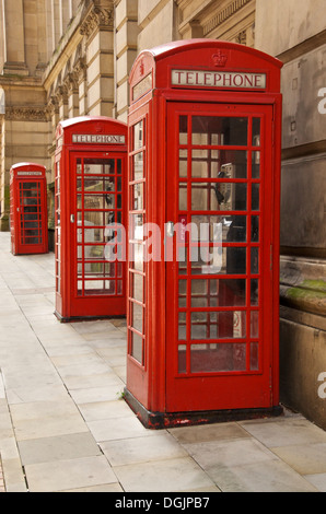 Trois vieux style K6 téléphone rouge cases dans Eden Place Birmingham UK Banque D'Images