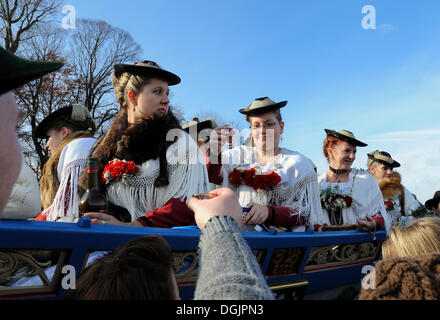 Leonhardifahrt, une procession avec les chevaux pour le jour de fête de Saint Léonard de Noblac, Bad Toelz, Haute-Bavière, Bavière Banque D'Images