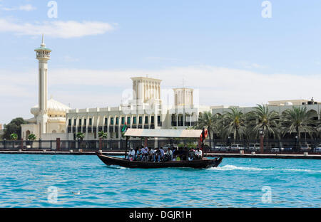 Grande Mosquée de Dubaï, Abra, bateau-taxi, à la Crique de Dubaï, Dubaï, Émirats arabes unis, Moyen Orient Banque D'Images