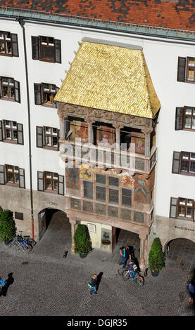 Goldenes Dachl, rue Herzog-Friedrich-Strasse, le quartier historique d'Innsbruck, Innsbruck, Tyrol, Autriche, Europe Banque D'Images