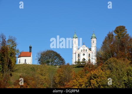 Chapelle St Leonard's et l'église de la Sainte Croix, Calvaire Hill, Bad Toelz, Upper Bavaria, Bavaria, PublicGround Banque D'Images