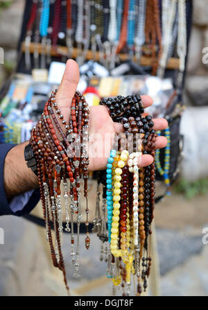 Vendeur de rue avec bain turc, perles de prière tasbih, Istanbul, côté européen, Istanbul, Turquie, Province du côté européen Banque D'Images