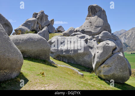 La formation de calcaire dans la colline du Château des roches calcaires, Kura Tawhiti Conservation Area, District de Selwyn, île du Sud Banque D'Images