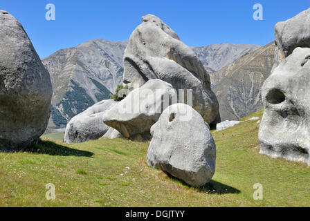 La formation de calcaire dans la colline du Château des roches calcaires, Kura Tawhiti Conservation Area, District de Selwyn, île du Sud Banque D'Images