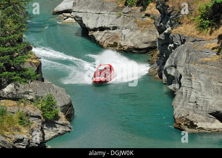 Jet Boat, bateau à moteur sur la rivière Shotover, Queenstown, île du Sud, Nouvelle-Zélande Banque D'Images