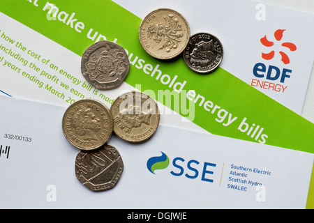 Gros plan sur EDF Energy et SSE facture d'électricité et de gaz domestiques facture d'énergie lettre d'augmentation de prix Angleterre Royaume-Uni Royaume-Uni Grande-Bretagne Banque D'Images