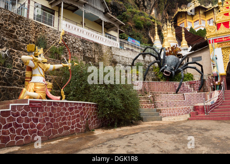 Les fantastiques grottes bouddhistes à Pindaya au Myanmar où l'Kummabhaya tue les araignées méchant géant et enregistre les princesses Banque D'Images