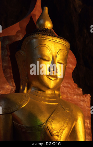 Les fantastiques grottes bouddhistes à Pindaya au Myanmar. Banque D'Images