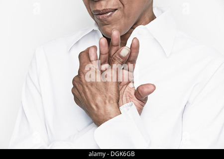 Cropped portrait of senior woman's hands Banque D'Images