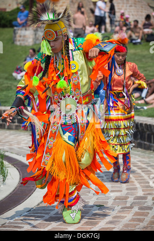 Les danseurs des Premières nations lors d'un pow-wow, La Fourche, Winnipeg, Manitoba, Canada Banque D'Images