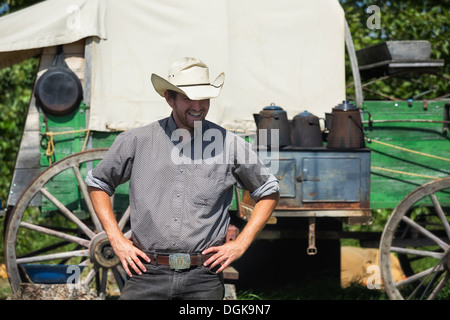 Cowboy au lieu historique national du Ranch-Bar U, Alberta, Canada Banque D'Images