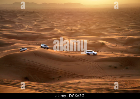 Dune Bashing dans le désert de Dubaï. Banque D'Images