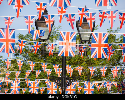 Drapeaux et Banderoles à l'Union européenne avec les lanternes décorent St. Ebbes Street à Oxford. Banque D'Images