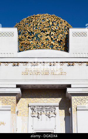 Façade d'entrée de l'immeuble de la Sécession à Vienne. Banque D'Images