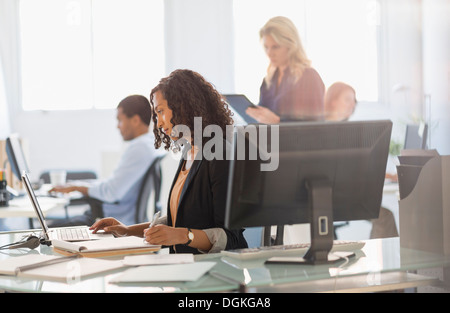 People working in office Banque D'Images