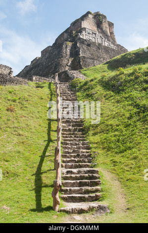 Ruines mayas - Xunantunich à Belize Banque D'Images