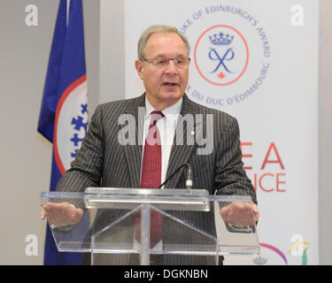 Toronto, Canada. 22 octobre 2013. Deuxième Tasse fondateur Frank O'Dea prononce le discours à un événement de collecte de fonds organisée par le duc d'Édimbourg (Ontario). © EXImages/Alamy Live News Banque D'Images