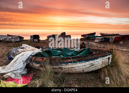 Fiery Red sky over Pakefield beach. Banque D'Images